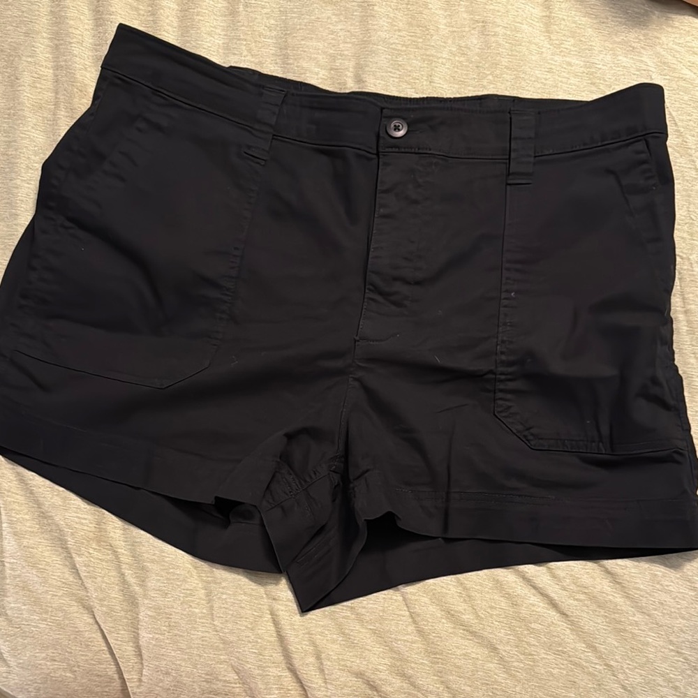 Old Navy Black Cargo Shorts with Tailored Fit